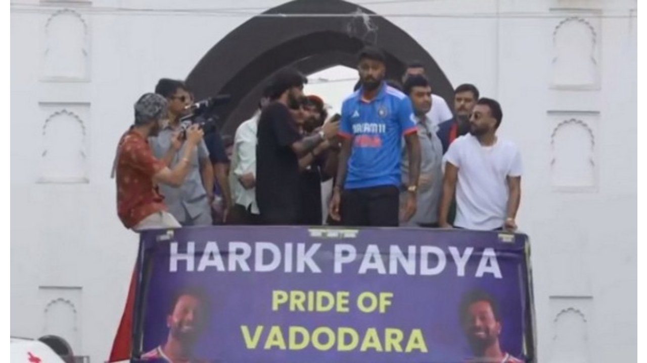 Hardik Pandya receives warm welcome in Vadodara, holds roadshow to celebrate Team India's T20 WC triumph